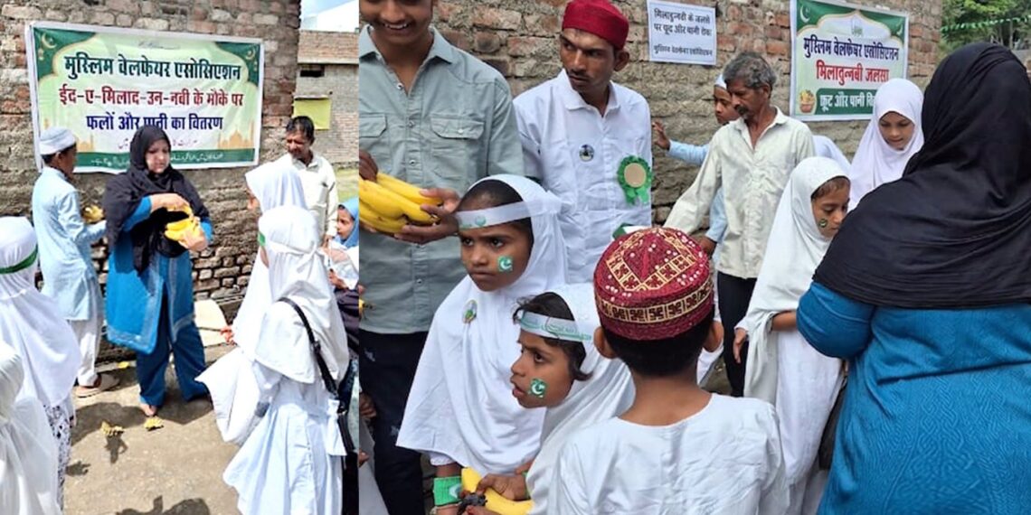 ईद-ए-मिलाद पर लातूर के सायगाव में फल वितरण, अजमेरी गौस ने दिया भाईचारे का संदेश