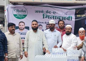 ईद-ए-मिलाद पर पिंपरी-चिंचवड़ में पानी वितरण, मुस्लिम वेलफेयर एसोसिएशन ने दिया इंसानियत का संदेश